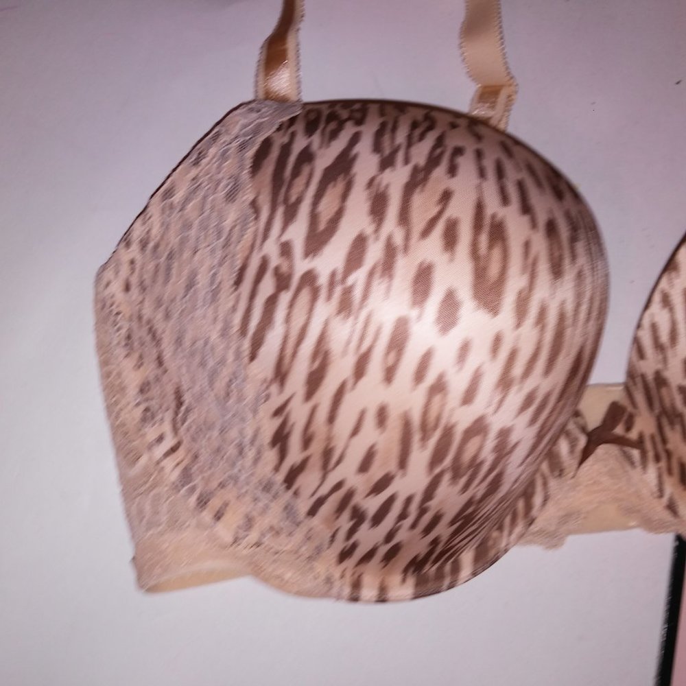 Victoria Secret Bra - Picture 2 of 5